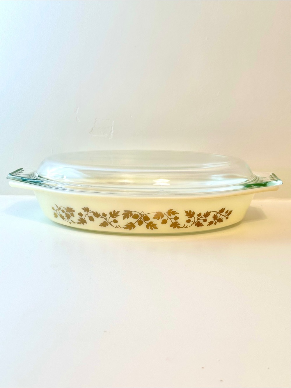 Vintage Pyrex Golden Acorn 1.5 Quart Lidded Casserole 043/945C 10